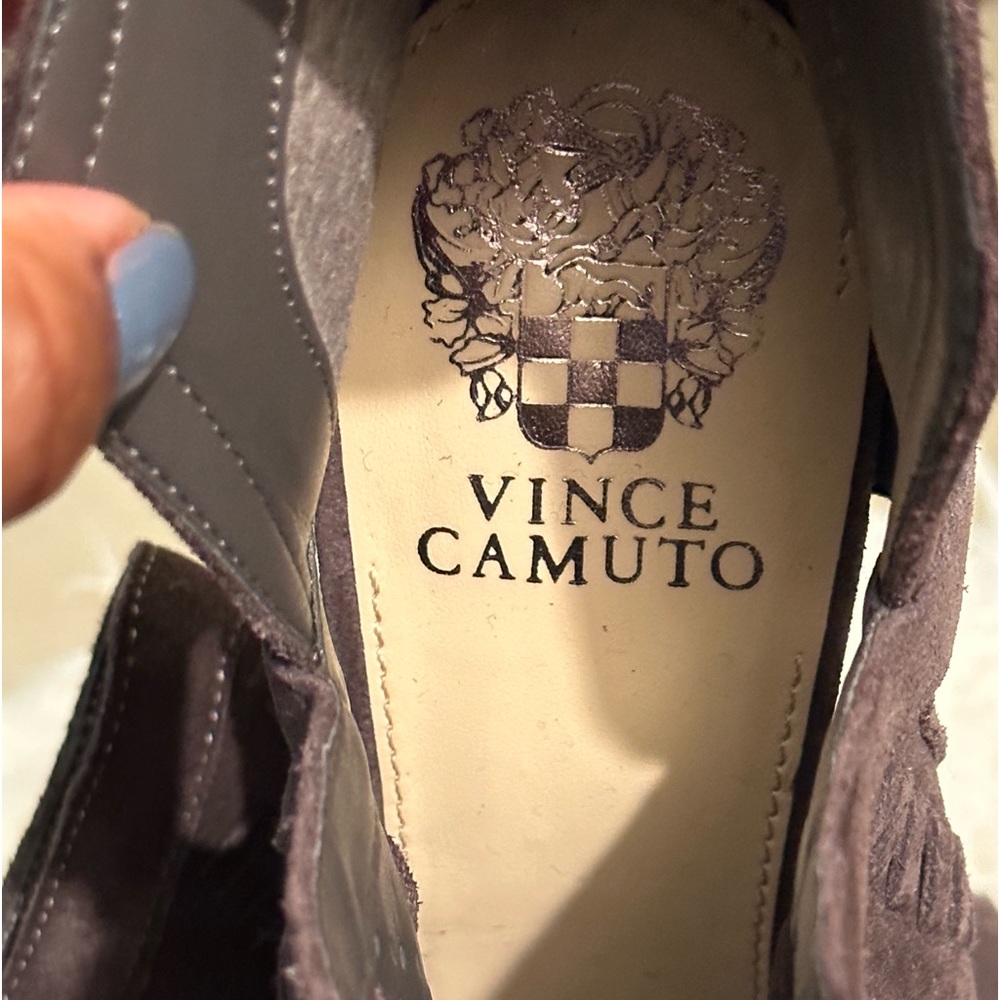 Vince Camuto Ebelin Suede
Cone-Heel Shootie Dark Grey Size 9.5 - Picture 7 of 8